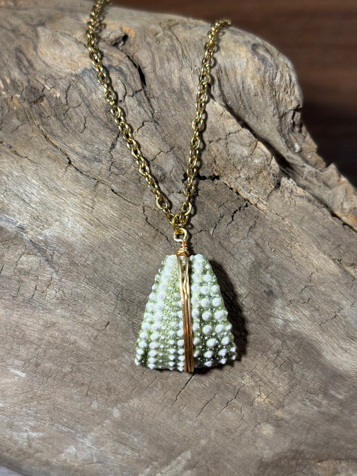 Green & White Gold Wirewrap Necklace