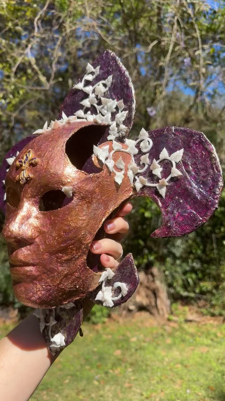 "Femme Royale"